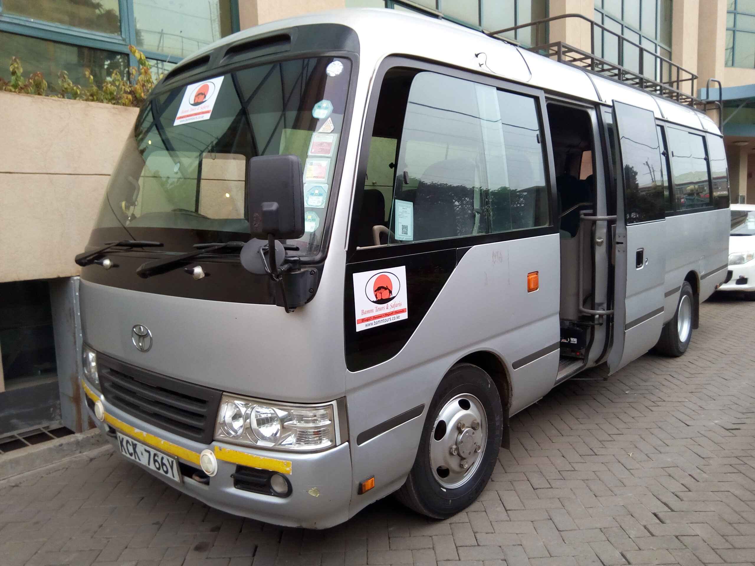 25 Seater Luxury Bus